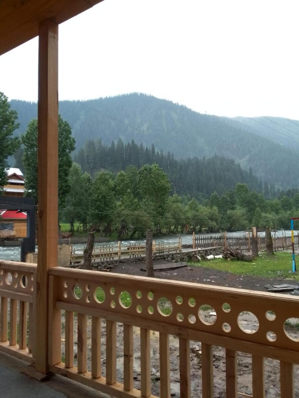 Riverbank Hotel Taobut Neelum Valley Azad Kashmir Taobat Exterior foto